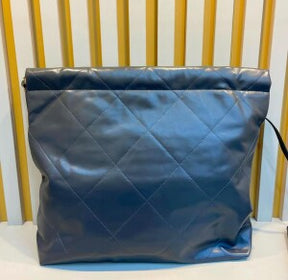 BOLSA CC 22 SHINY CALFSKIN MEDIA CINZA